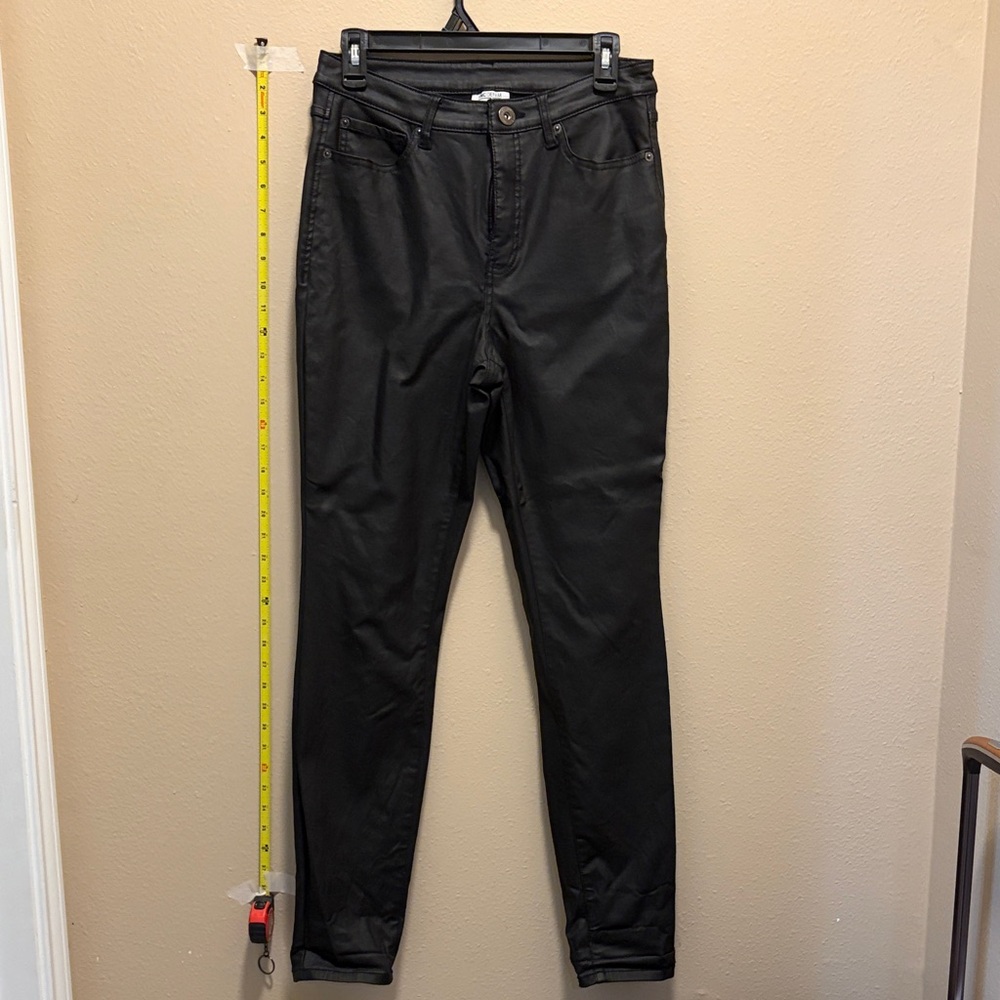 Women’s Black High-Rise Skinny Jeans